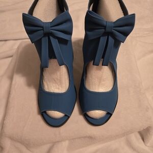 Tinstree Bow-Front Peep-Toe Heels in Teal Blue